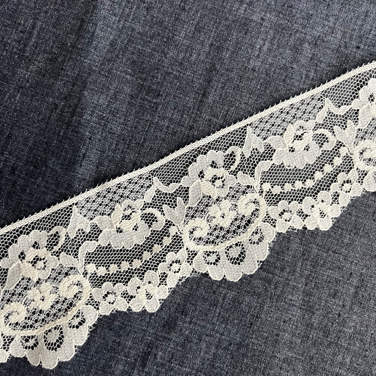 1970’s Rose Scallop Ecru color Edge Lace - Nylon - BTY