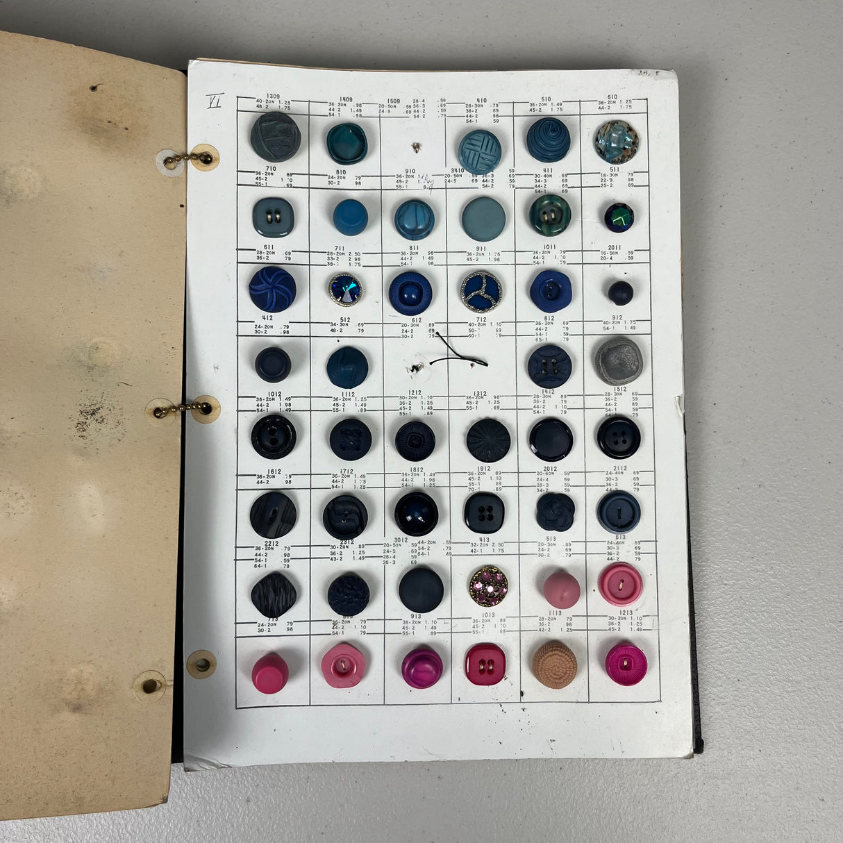 1960's La Mode Button Salesman Book - Full