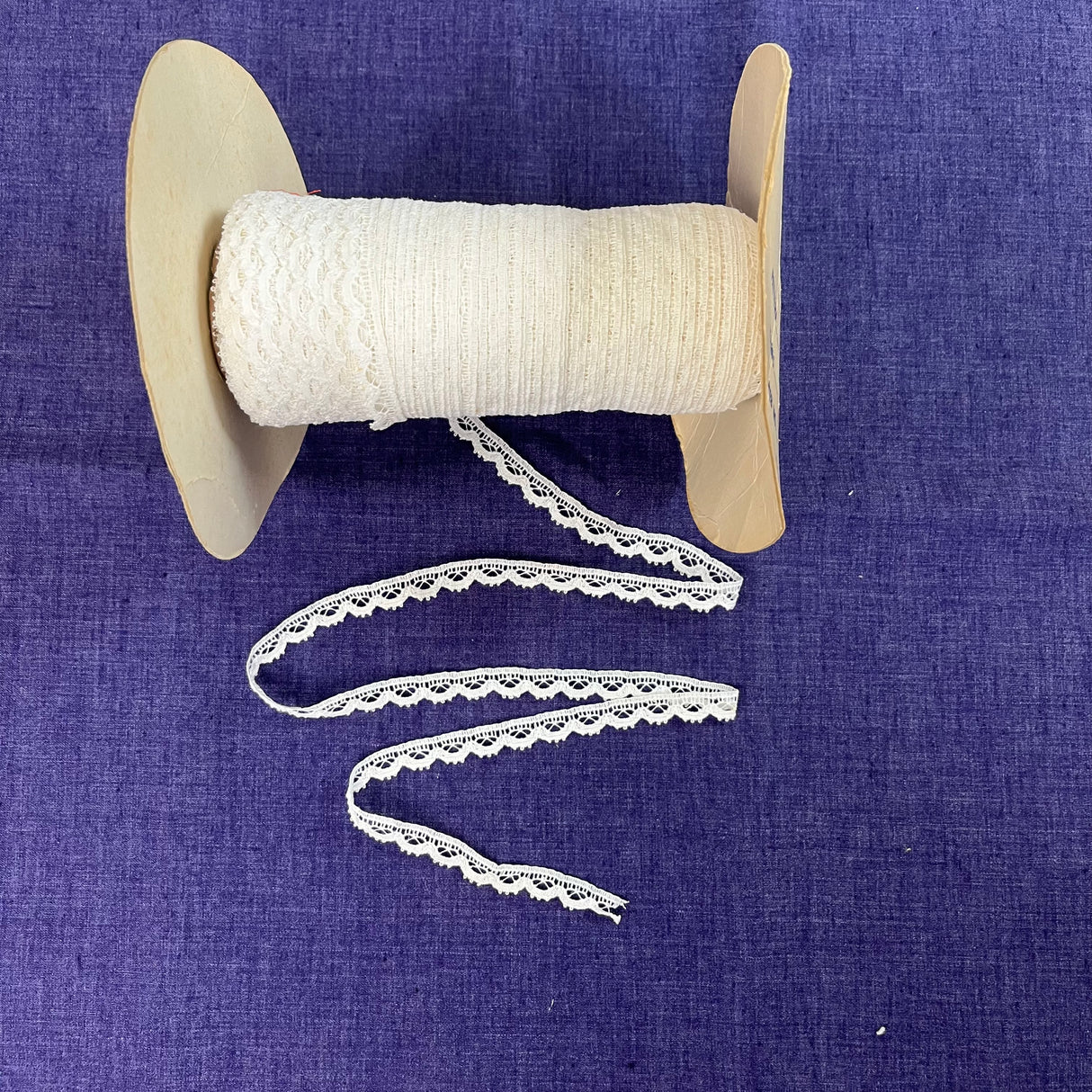 1970’s White Half Circle Scallop Edge Lace - 1/2” - BTY (TR5)