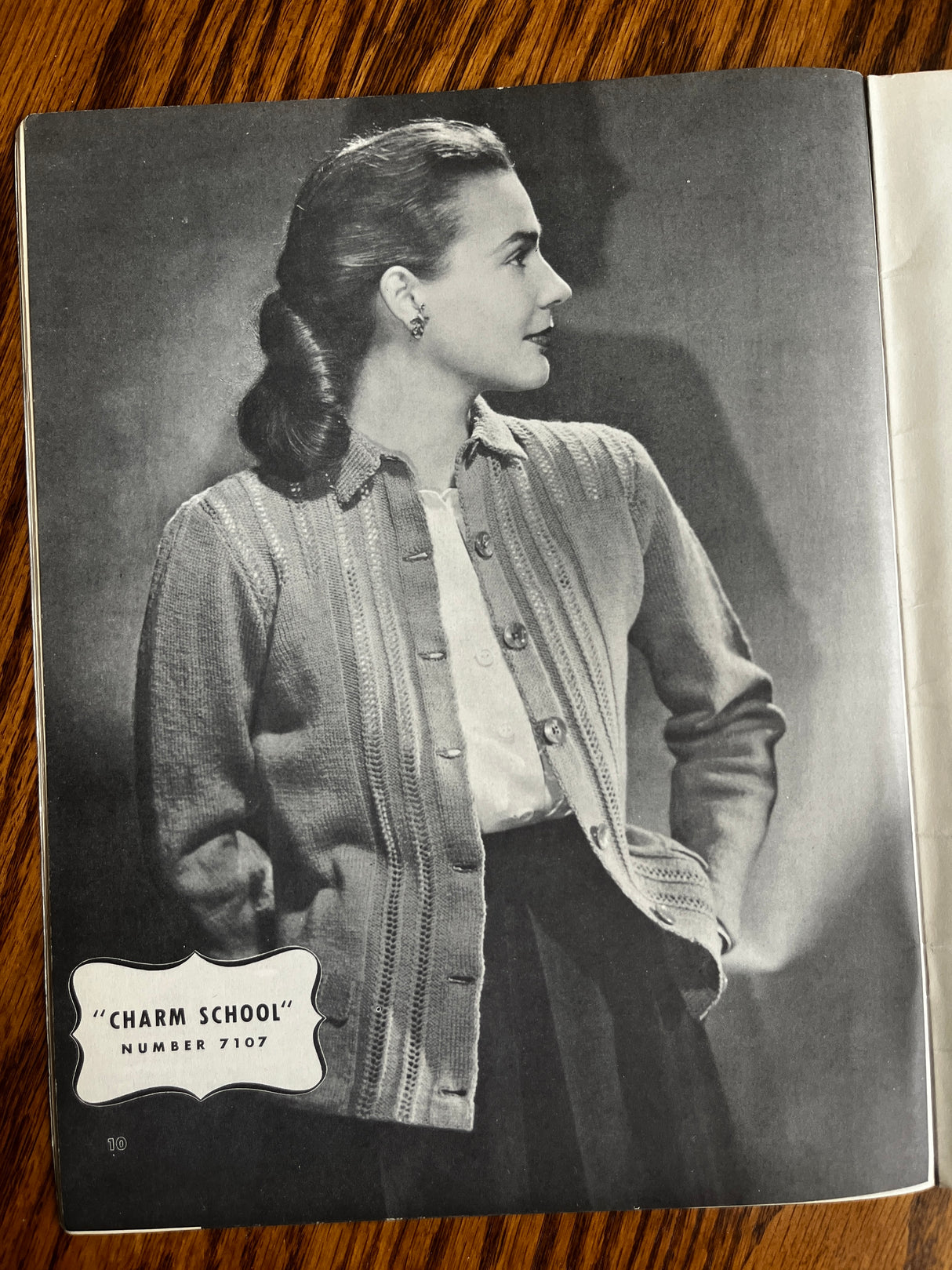 1940's Minerva Style Book Knits Booklet - No. 71