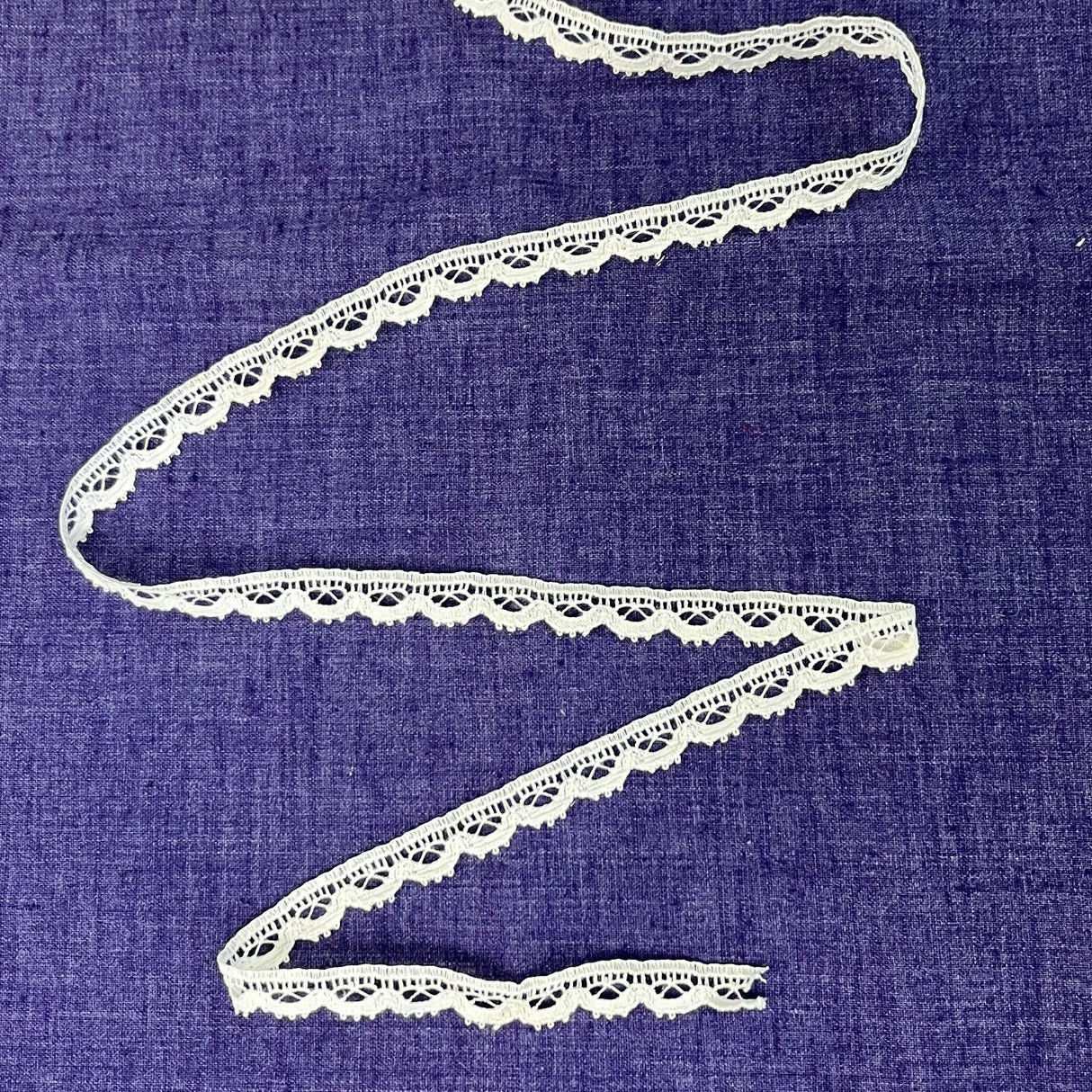 1970’s White Half Circle Scallop Edge Lace - 1/2” - BTY (TR5)