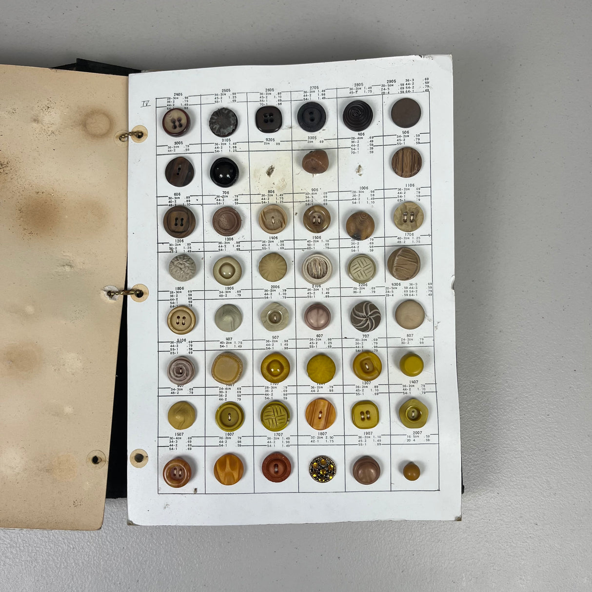 1960's La Mode Button Salesman Book - Full