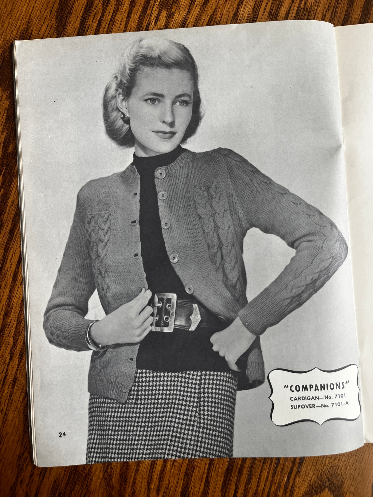 1940's Minerva Style Book Knits Booklet - No. 71