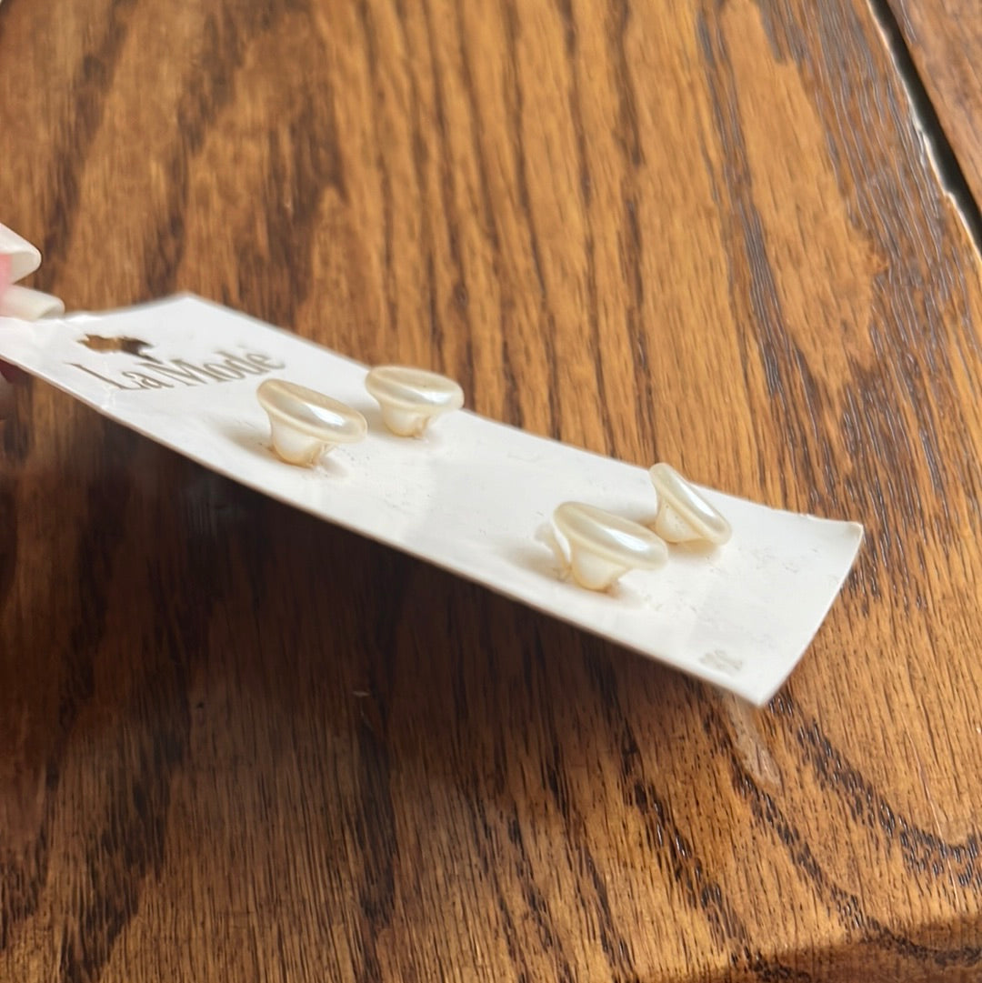 1970’s La Mode Mother of Pearl style Buttons - White - Set of 4 - Size 16 - 3/8" - on card