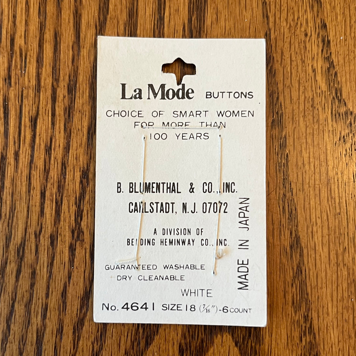 1980’s La Mode Plastic Buttons - White - Set of 6 - Size 18 - 7/16" - on card