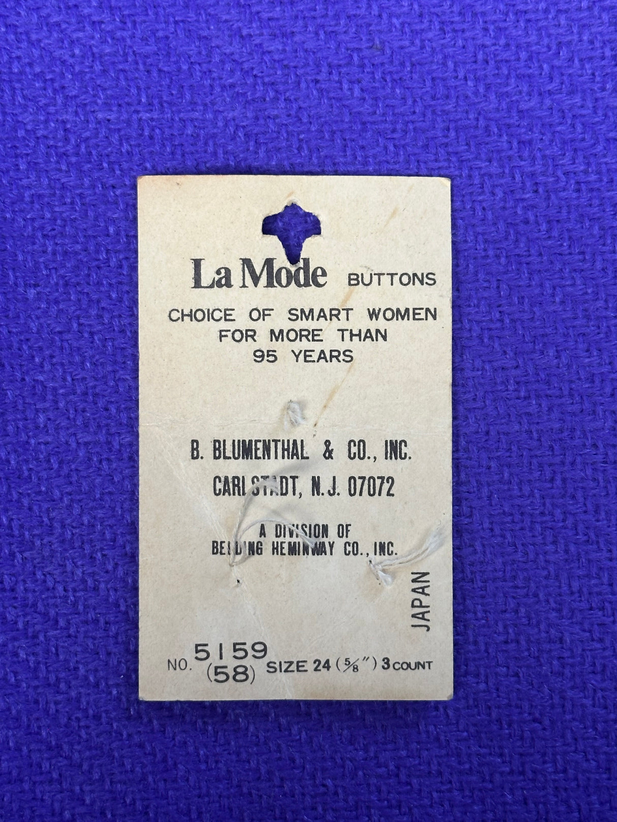1960’s La Mode Off White Shell  Buttons - Set of 1 - 5/8" -  on card
