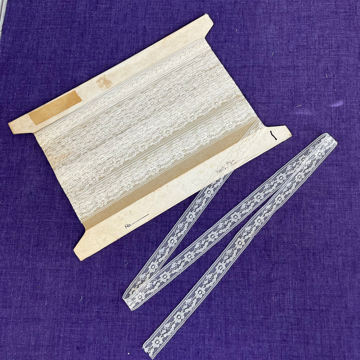 1970’s Cream Floral Hem Tape/Lace 3/4” Polyester BTY Backroom Finds