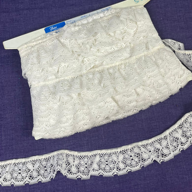 1970’s White Scallop Floral and Clover Edge Ruffle Lace - Polyester/Cotton - BTY