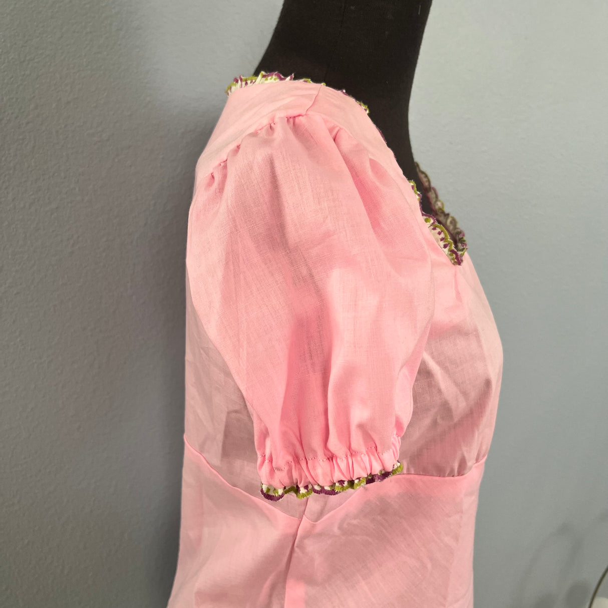 1970’s Empire Waist Pink Pullover with slight gathers underbust - Bust 36" - Cotton Blend