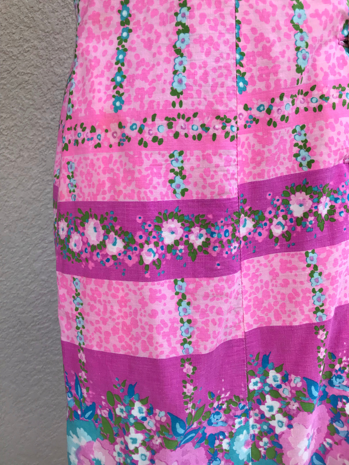 1960’s Floral Border Print Shift Dress with Gold tone Buttons - Bust 38"