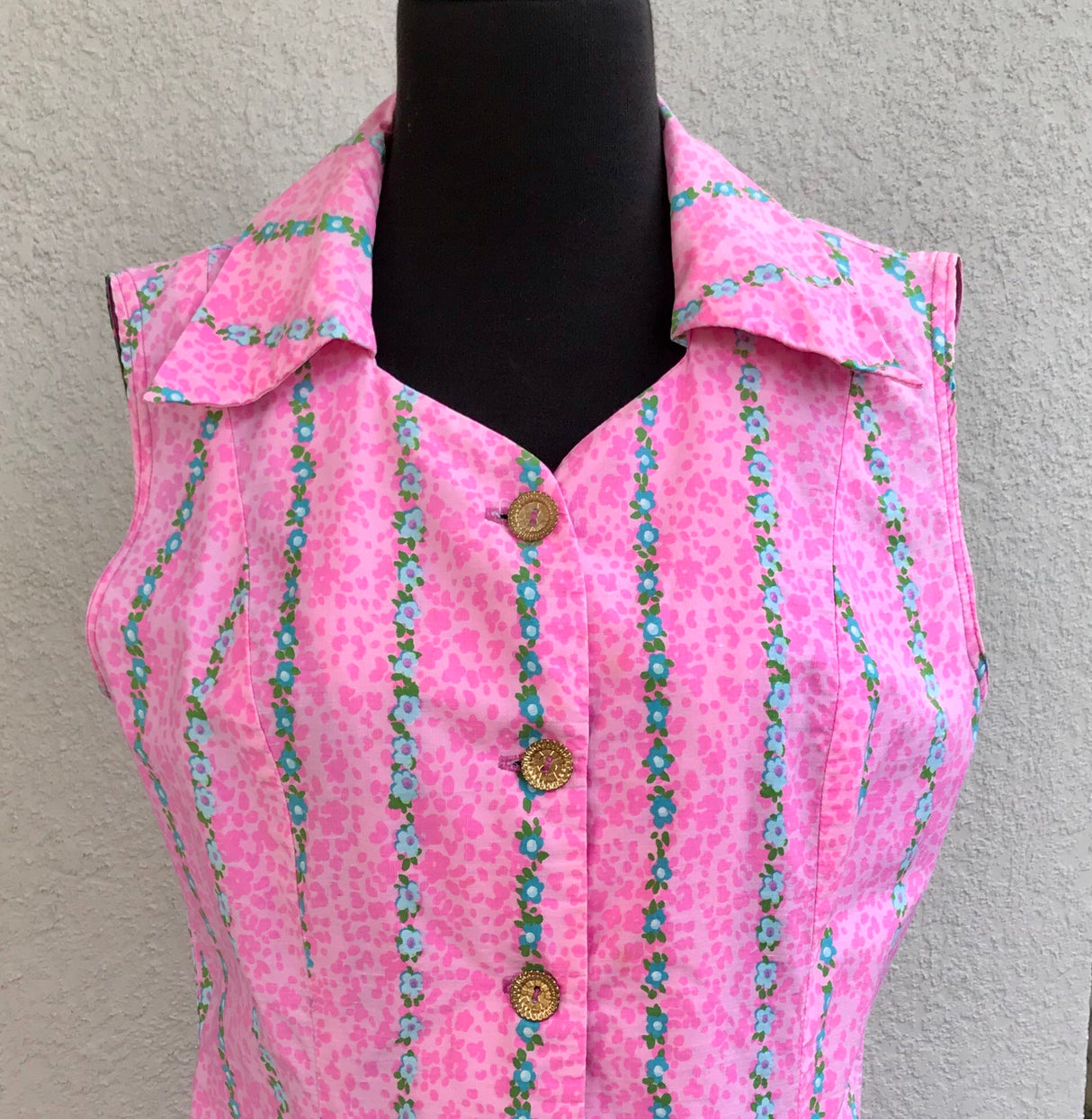1960’s Floral Border Print Shift Dress with Gold tone Buttons - Bust 38"