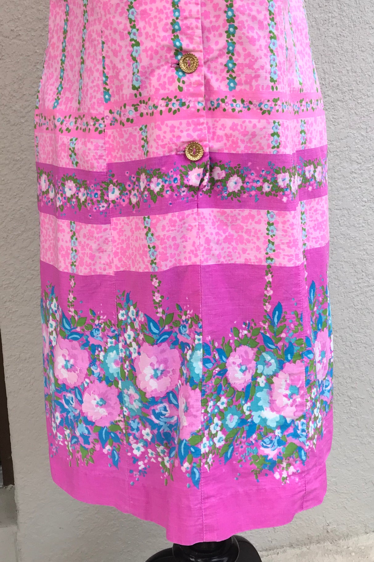 1960’s Floral Border Print Shift Dress with Gold tone Buttons - Bust 38"