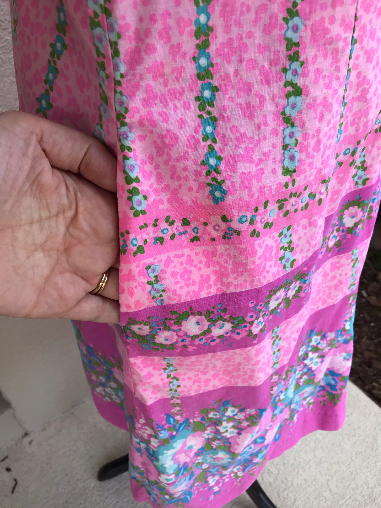 1960’s Floral Border Print Shift Dress with Gold tone Buttons - Bust 38"