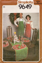1980's Simplicity Christmas Aprons, Table Runner and other Crafts pattern - UC/FF -  No. 9649