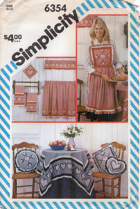 1980's Simplicity Valentines Aprons, Table Cloth, Pillows and other Crafts pattern - UC/FF -  No. 6354