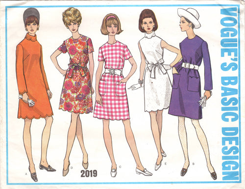 1960's Vogue Basic Design Shift Dress with Mandarin Collar and Scallop hem - Bust 38