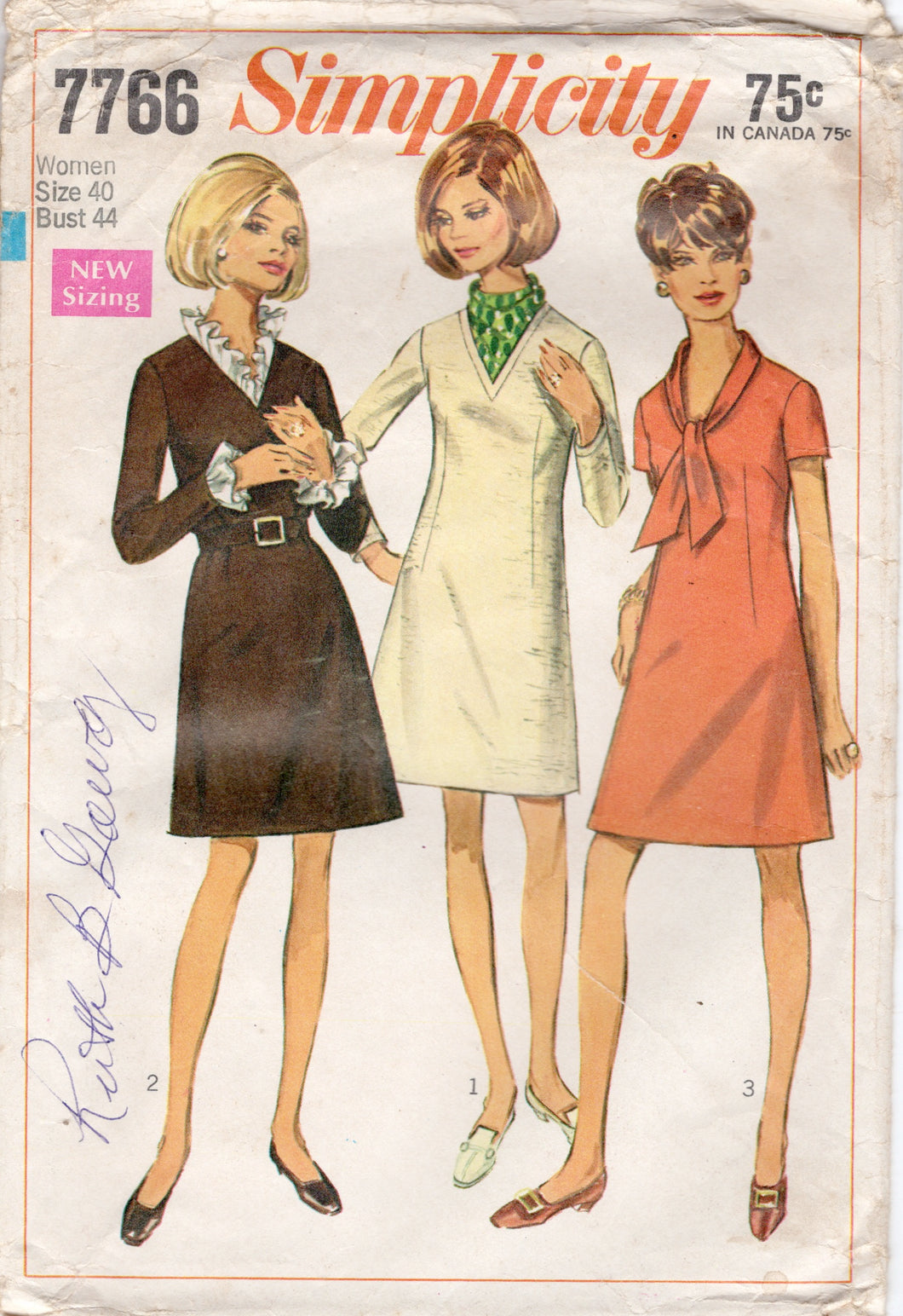 1960's Simplicity A-Line Dress with detachable neck and sleeve ruffles - Bust 44