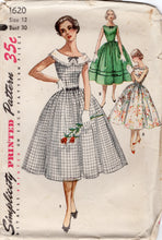 1950's Simplicity Fit and Flare Dress with Detachable Collar - Bust 30" - No. 1620