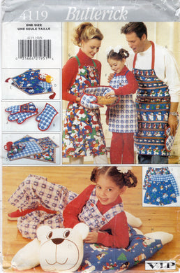 1990's Butterick V.I.P. Christmas Craft Pattern (Apron, Bear Pillow Cover, Oven Mitts, Table Runner, Placemats) - No. 4119