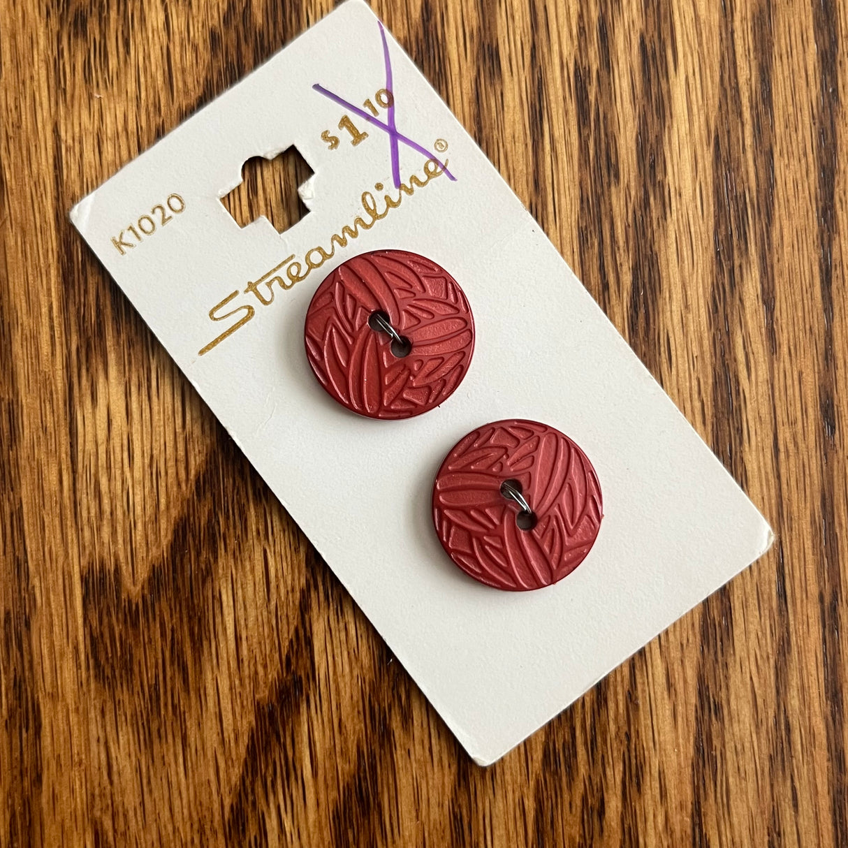 1980’s Streamline Rust Red Carved Shank Buttons - Set of 2 - 13/16" -  on card