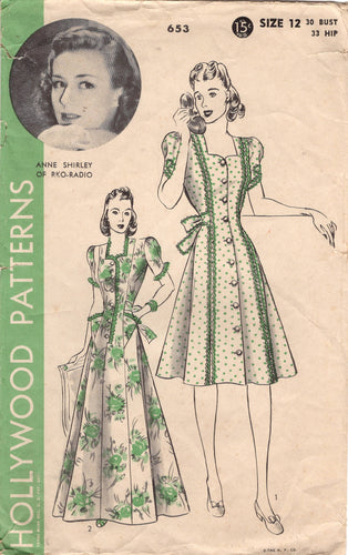 1940's Hollywood House Coat or Dress Pattern with Triangle Pocket - Bust 30