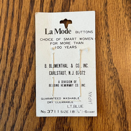 1980’s La Mode Plastic Buttons - Blue - Set of 6 - Size 18 - 7/16" -  on card