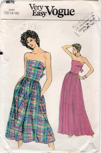 1980's Vogue Halter Dress with Tie Back and Gathered Skirt in Two Lengths Pattern - Bust 34-38