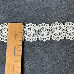 1970’s White Scallop with Star Lace - Cotton - BTY
