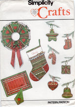 1980's Simplicity Holiday Crafts Pattern (Ornaments, Wreath, Placemats, Napkins and Stockings) - One Size - No. 9034