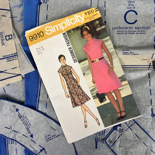1970's Simplicity UFO Modified Princess line Dress Pattern with pockets - Bust 38
