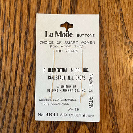 1980’s La Mode Plastic Buttons - White - Set of 6 - Size 18 - 7/16" -  on card