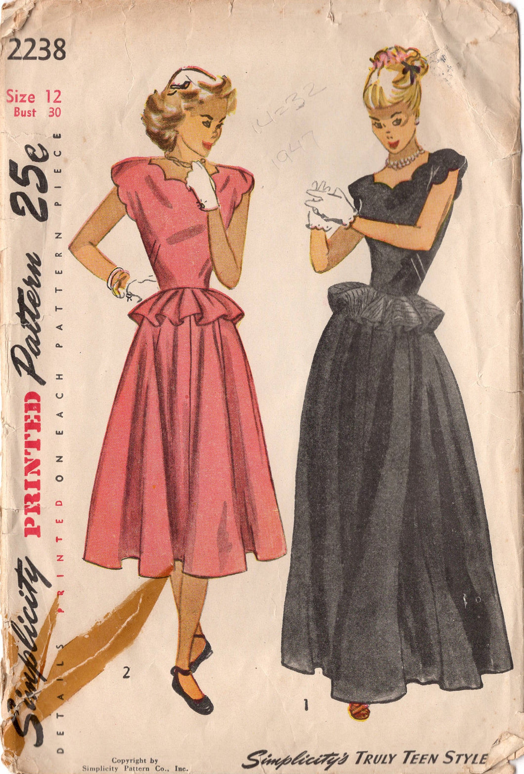 1940's Simplicity One Piece Dress with Scallop Neckline, Full Skirt and Peplum - Bust 30