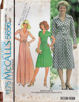 1970's McCall's Maxi Dress Tucked Waist detail and Large Collar - Bust 32.5-34" - No. 5656