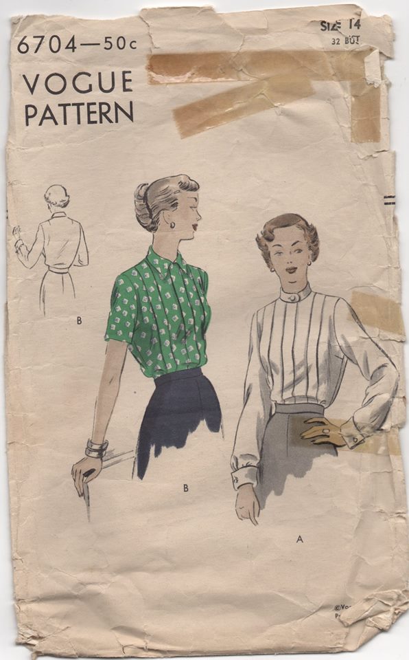 1940's Vogue Blouse with Tucks and Short Collar - Bust 32