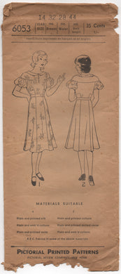 1930's Pictorial Junior's One Piece Dress with Moulded Shoulder and Puff Sleeve - Bust 32