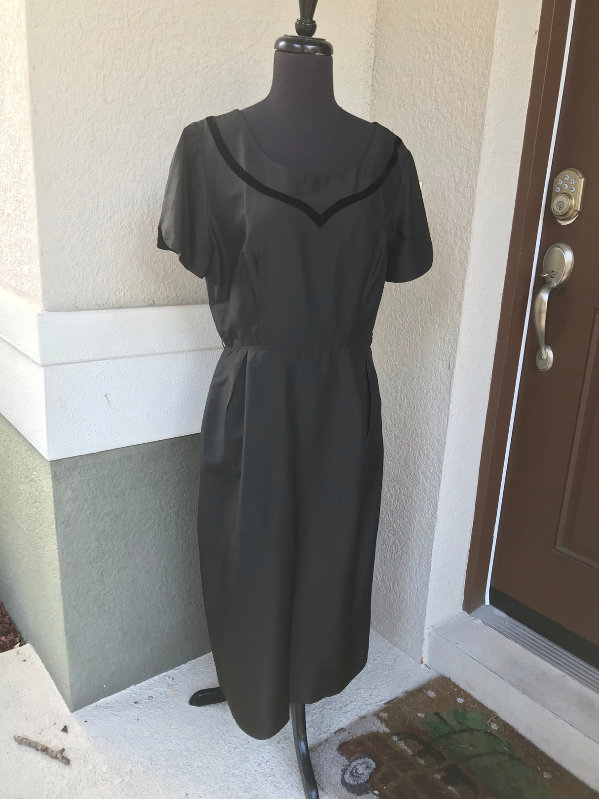 1950’s Grace DaPozzo Black Silk and Velvet Slim Fit Dress - LG