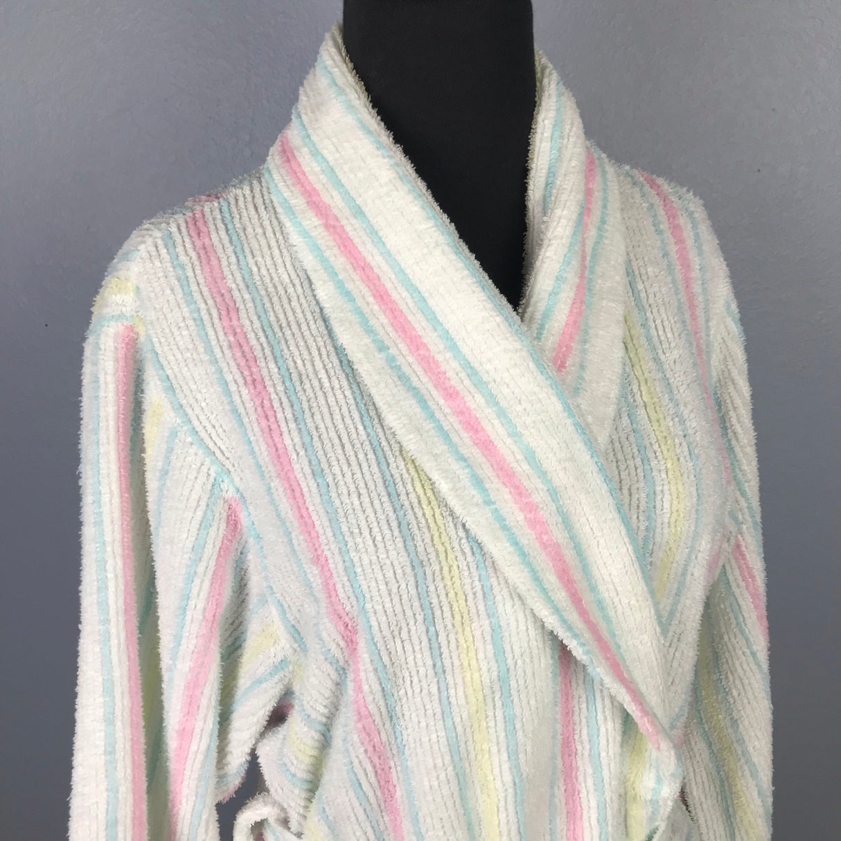 1980’s Gloria Vanderbilt Pastel Stripe Chenille Robe Robe - M