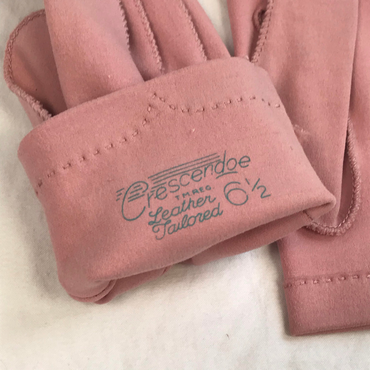 1950’s Crescendoe Dusty Pink Leather Gloves